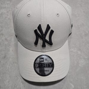 New York Yankees New Era Beige Cap & All Black Cap 2 For $30